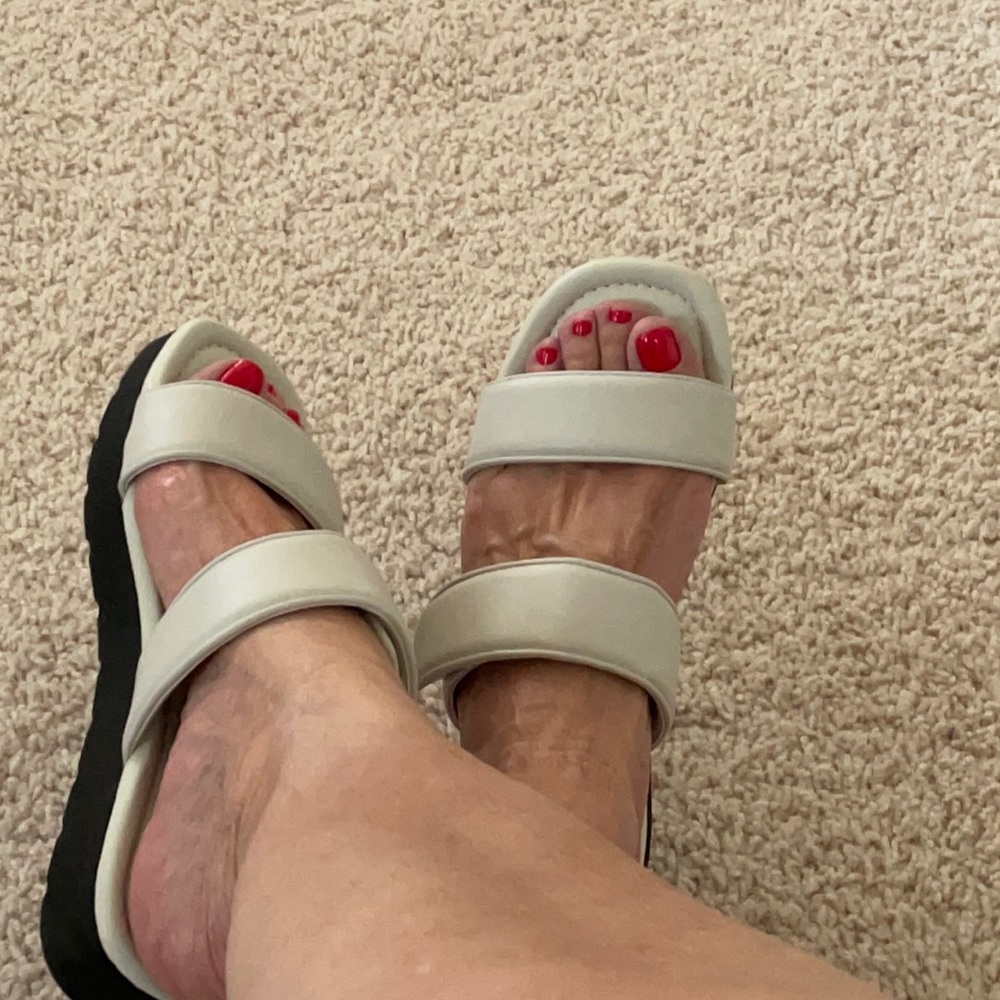 NWOT Marc Fisher sandal